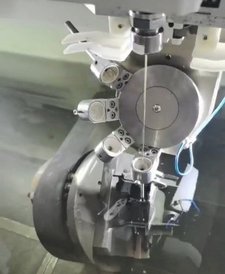 Multi-Assi CNC EDM Perforazione di piccoli fori Sjd706 Utilizzo avanzato del processo di perforazione del metallo