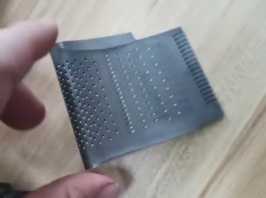 Multi-Assi CNC EDM Perforazione di piccoli fori Sjd706 Utilizzo avanzato del processo di perforazione del metallo