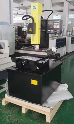 Perforazione per fori in metallo EDM 703c con servo azionamento a asse Z