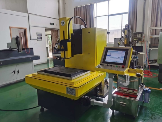 Macchina EDM per la perforazione di piccoli fori ad alta precisione Sjd704wxl 500X400 per esigenze personalizzate