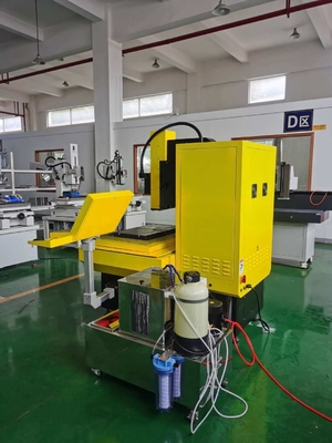 Macchina EDM per la perforazione di piccoli fori ad alta precisione Sjd704wxl 500X400 per esigenze personalizzate