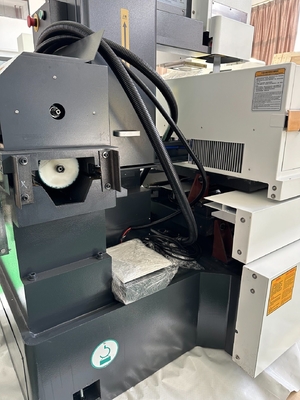 Macchina CNC per il taglio di filo a scintilla D320c con servomotore e scarica elettrica