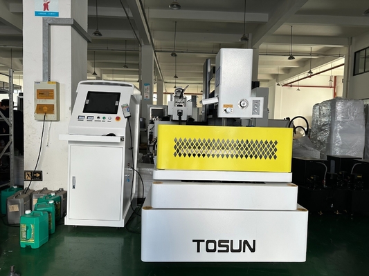 Macchina EDM ad alta velocità D400 per taglio di fili con taglio a tappeto all'interno di utensili CNC per taglio del metallo