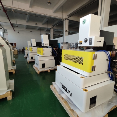 Macchina EDM ad alta velocità D400 per taglio di fili con taglio a tappeto all'interno di utensili CNC per taglio del metallo