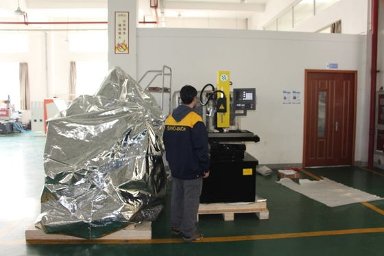 Sinker CNC EDM450h con funzione di superficie speculare