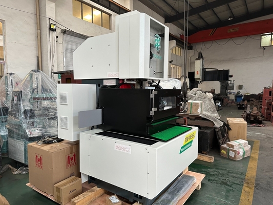 Precisione immersione CNC macchina filo di ottone taglio EDM Swe85SL