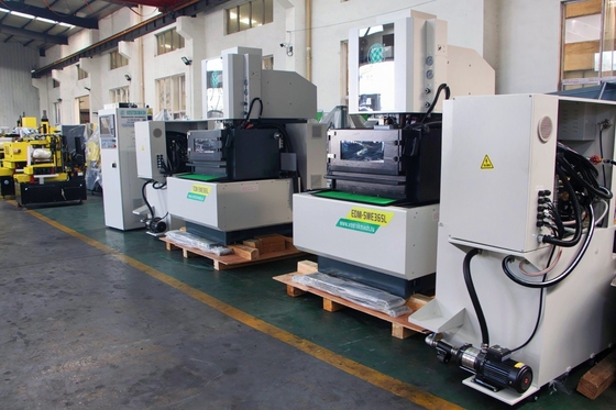 Precisione immersione CNC macchina filo di ottone taglio EDM Swe85SL