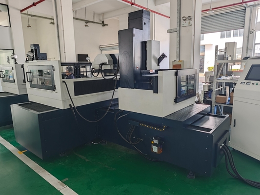 Macchina EDM per taglio di filo CNC Dk77120 per taglio metallico di precisione